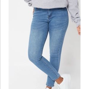 SOLD✨ RUE21 Skinny Jeans ✨